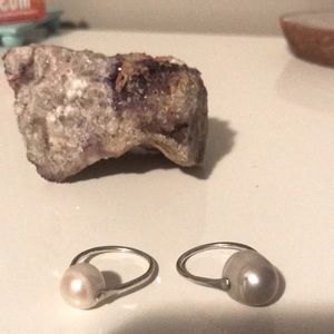 Lot of 2 sterling silver freshwater pearl rings